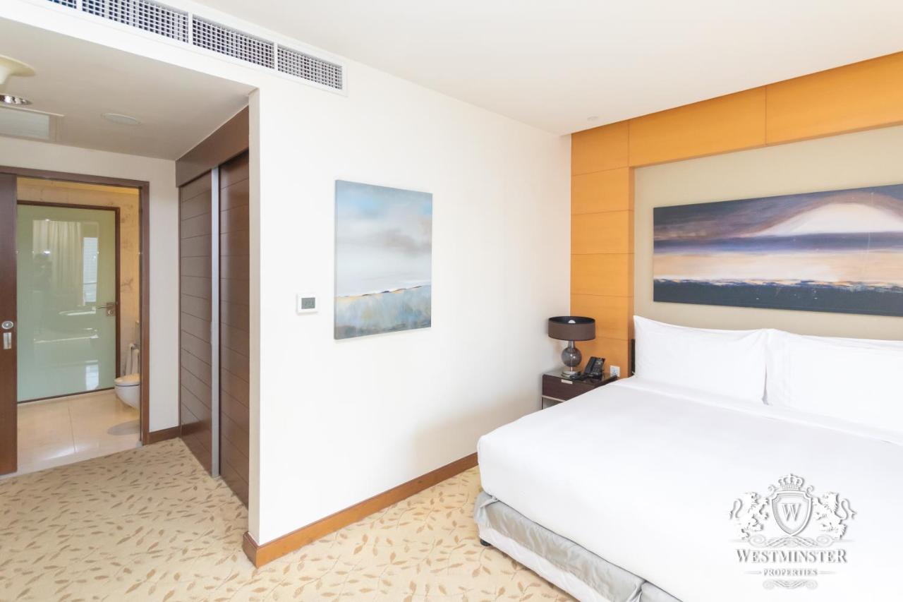 Westminster Dubai Mall Bagian luar foto A bedroom at the hotel
