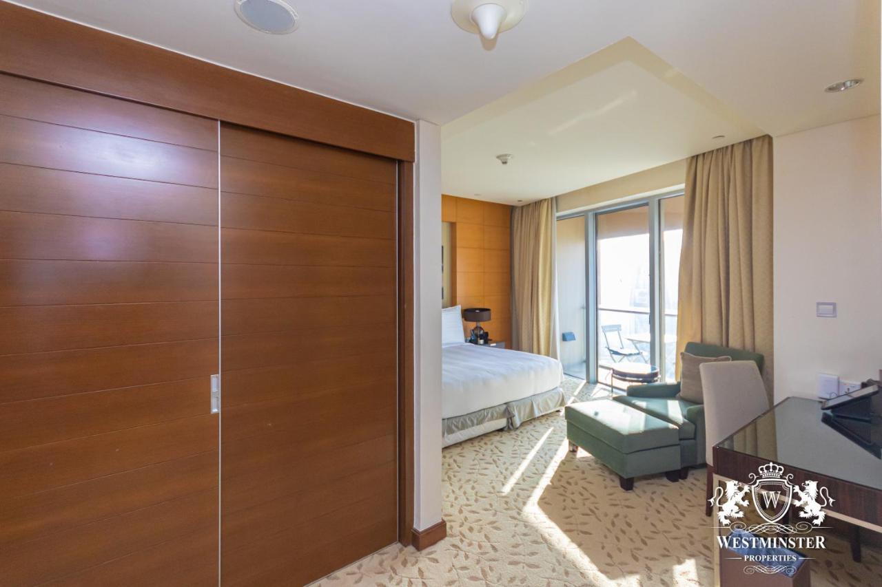Westminster Dubai Mall Bagian luar foto A bedroom at the hotel