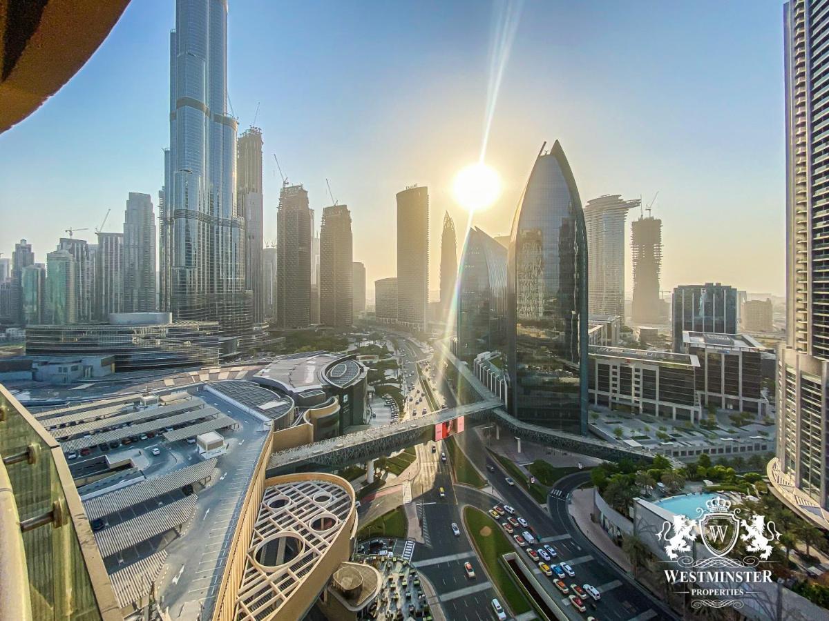 Westminster Dubai Mall Bagian luar foto View of the Dubai skyline from the Westminster Residences