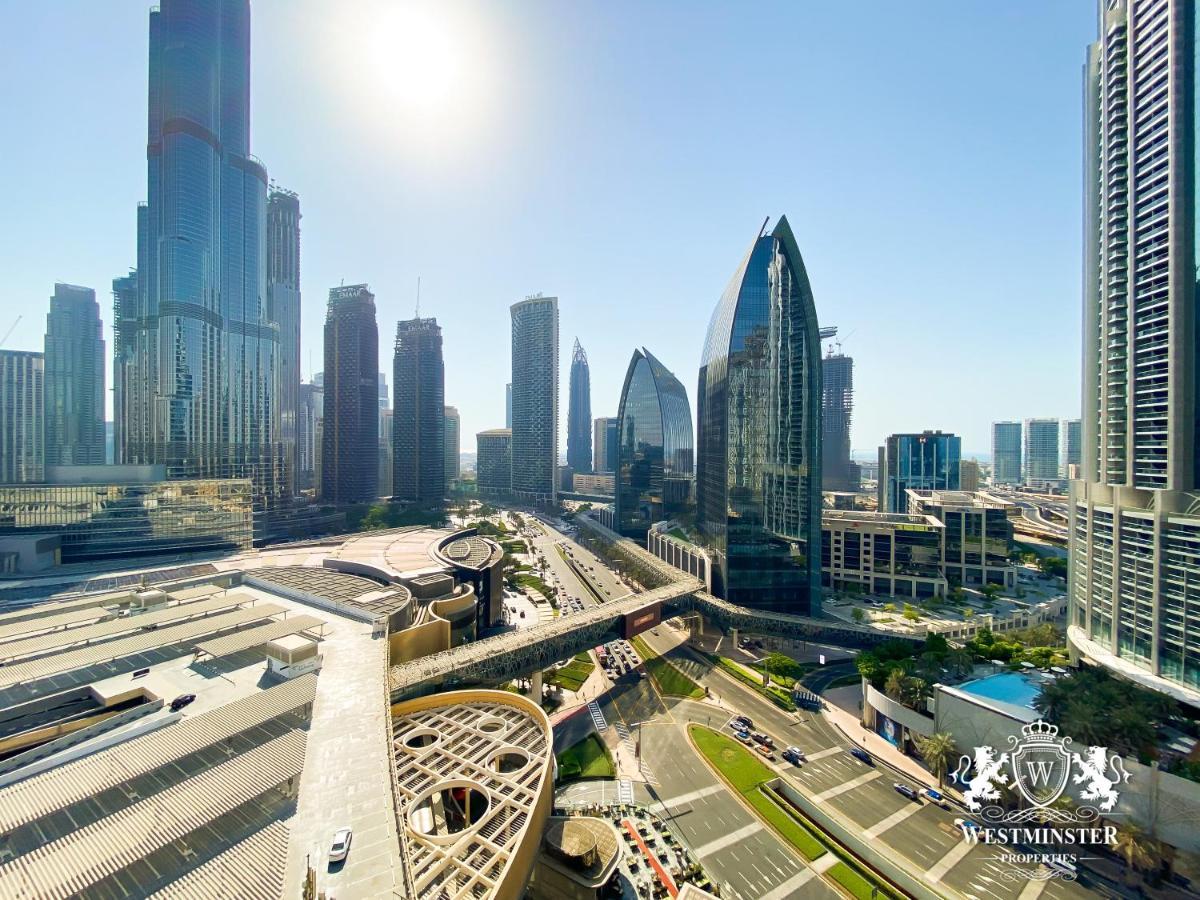 Westminster Dubai Mall Bagian luar foto View of the Business Bay skyline