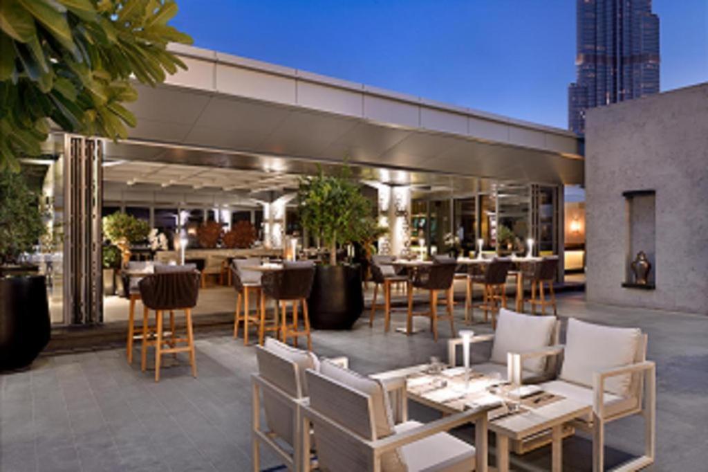 Westminster Dubai Mall Bagian luar foto The Bar