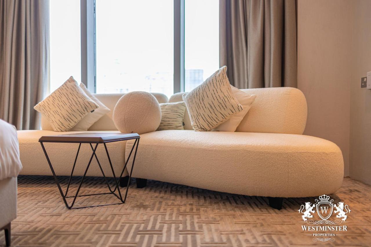 Westminster Dubai Mall Bagian luar foto A sofa