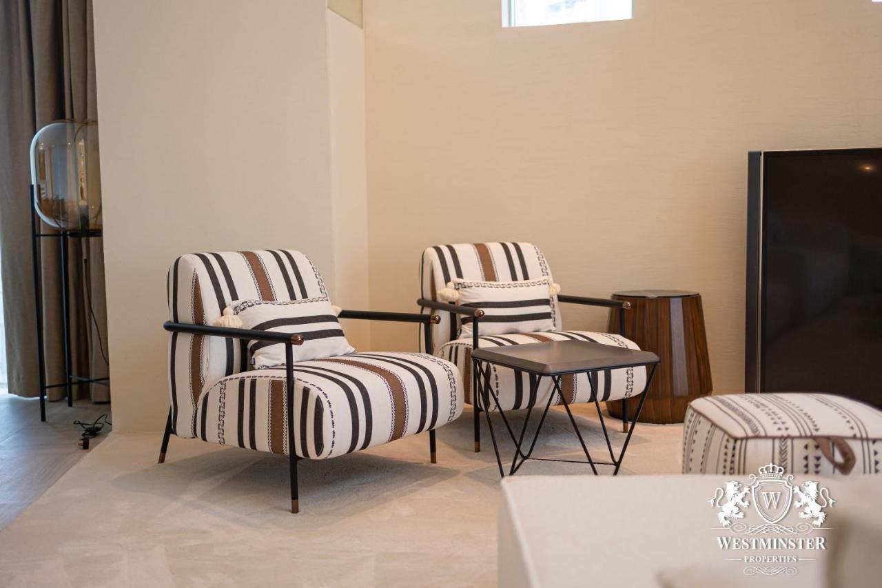 Westminster Dubai Mall Bagian luar foto Armchairs