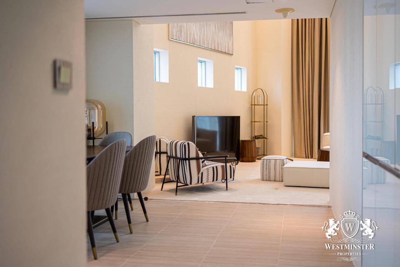 Westminster Dubai Mall Bagian luar foto A penthouse apartment at Westminster