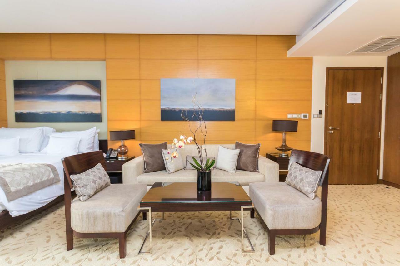 Westminster Dubai Mall Bagian luar foto A suite at the Jumeirah Emirates Towers Hotel