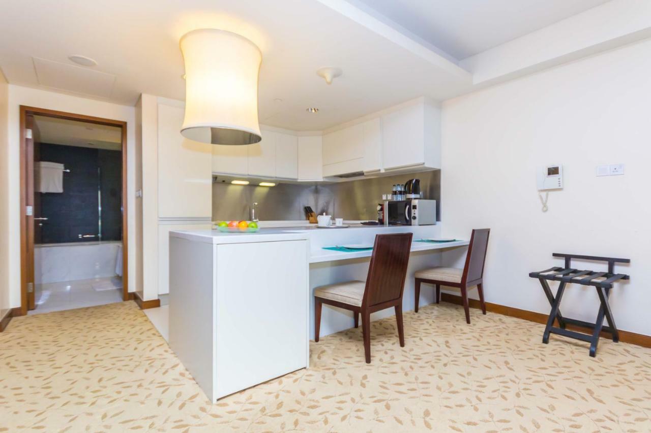 Westminster Dubai Mall Bagian luar foto A carpet in a kitchen