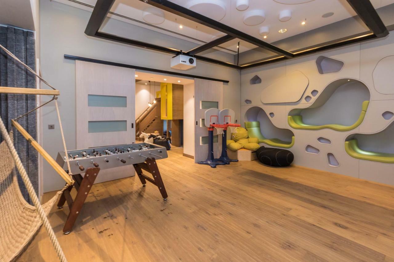 Westminster Dubai Mall Bagian luar foto The children's playroom