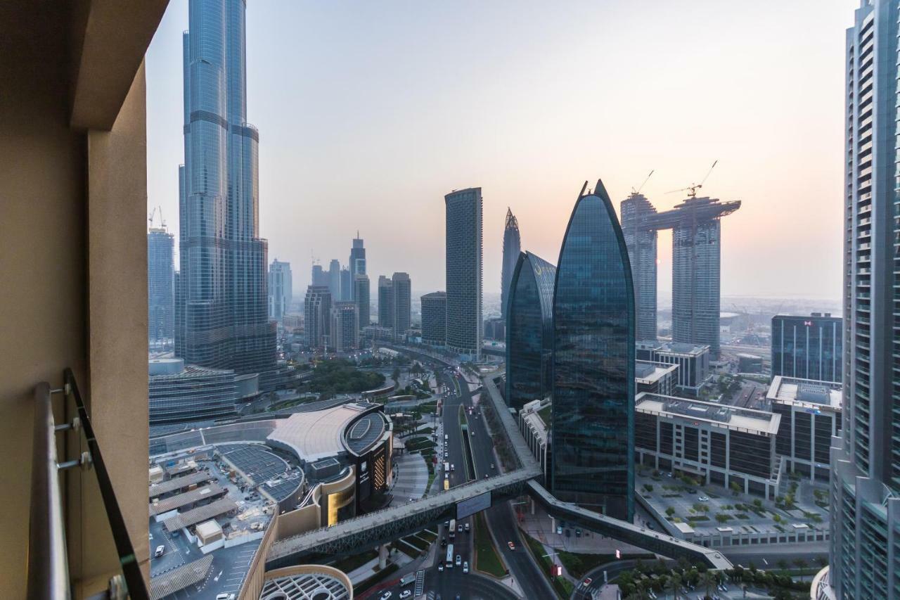 Westminster Dubai Mall Bagian luar foto View of the complex