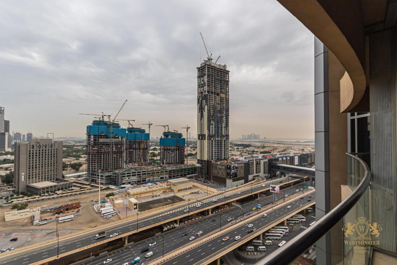 Westminster Dubai Mall Bagian luar foto View of Al Wasl from the 1001 Nights Hotel